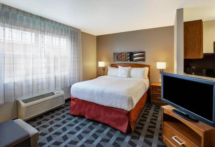 هتل Towneplace Suites Detroit Dearborn