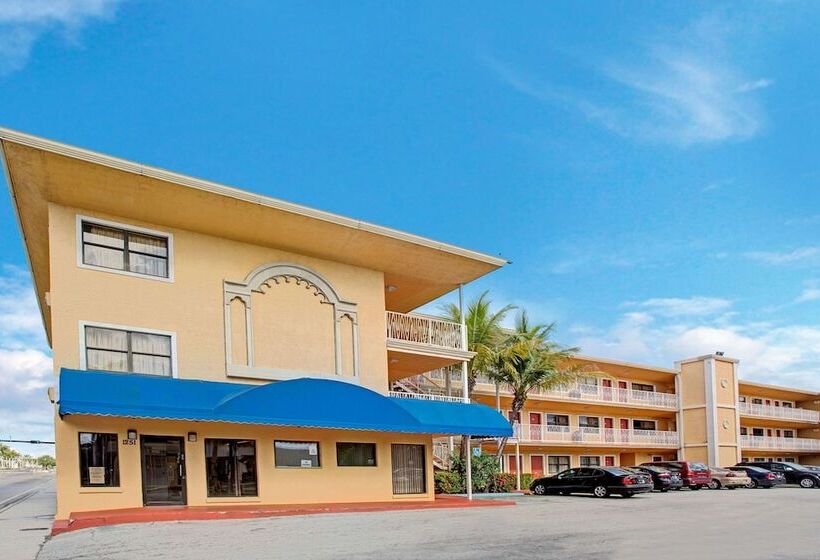هتل Travelodge By Wyndham Fort Lauderdale