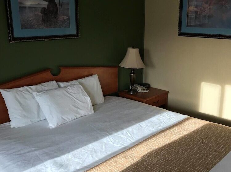 هتل Travelodge By Wyndham La Grande
