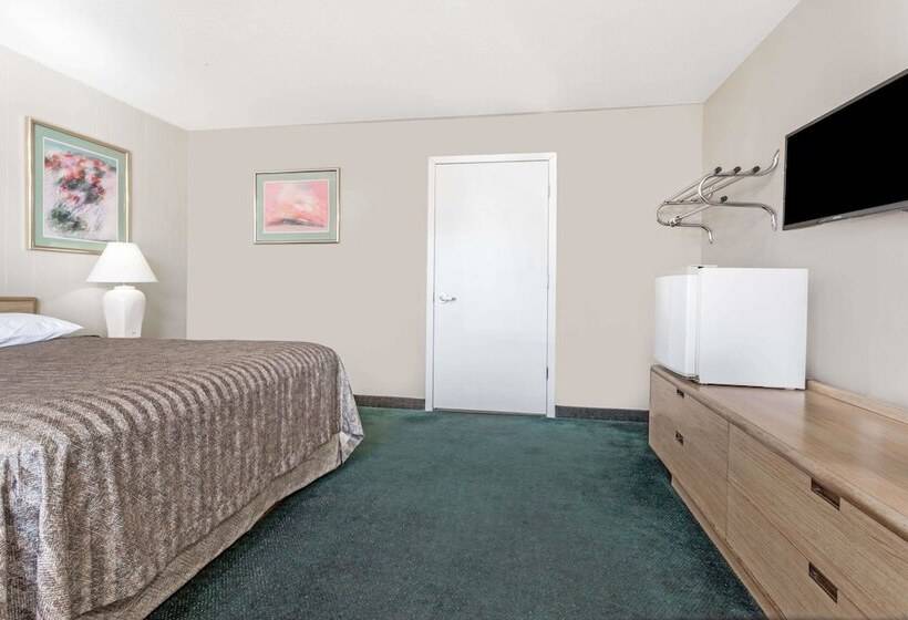 هتل Travelodge By Wyndham La Grande