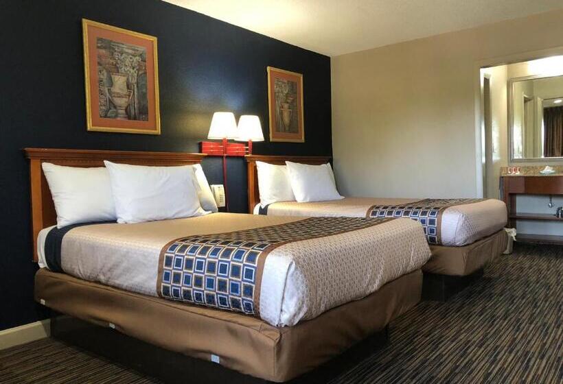 هتل Travelodge By Wyndham Williamsburg Colonial Area