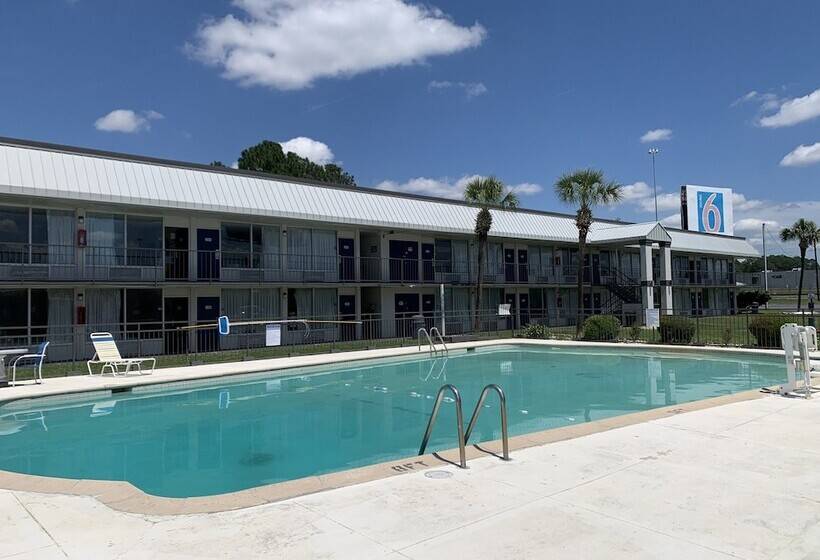 Motel 6 Tifton, Ga