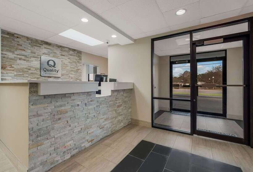 فندق على الطريق Quality Inn & Suites