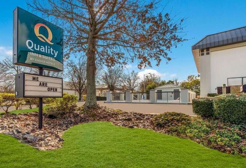 فندق على الطريق Quality Inn & Suites