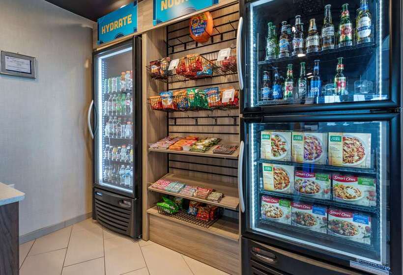 فندق على الطريق Clarion Pointe Indianapolis Airport