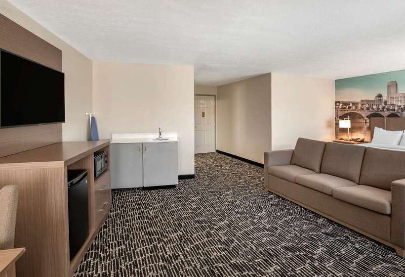 فندق على الطريق Clarion Pointe Indianapolis Airport