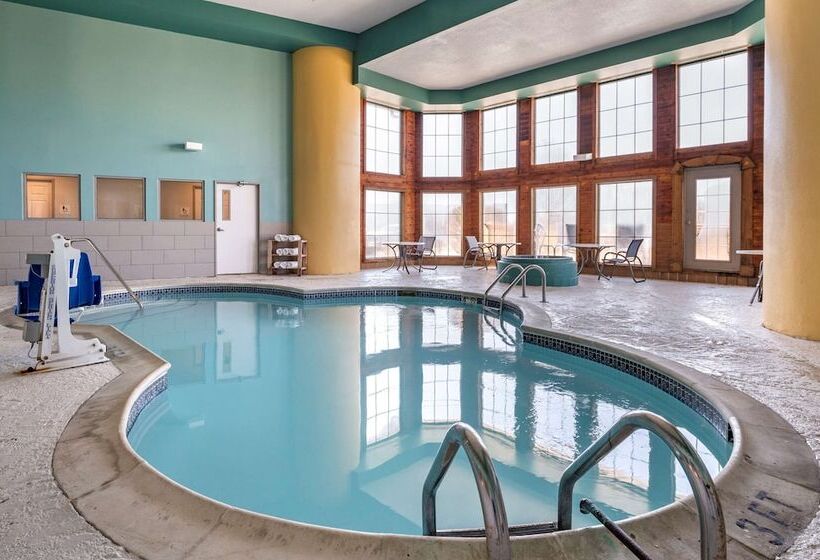 فندق على الطريق Clarion Pointe Indianapolis Airport