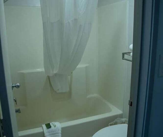 فندق على الطريق Clarion Pointe Indianapolis Airport