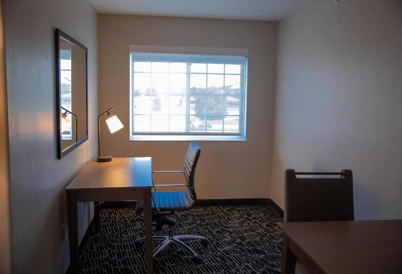 فندق على الطريق Clarion Pointe Indianapolis Airport