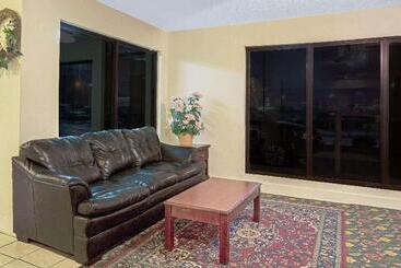 مُتل Rodeway Inn