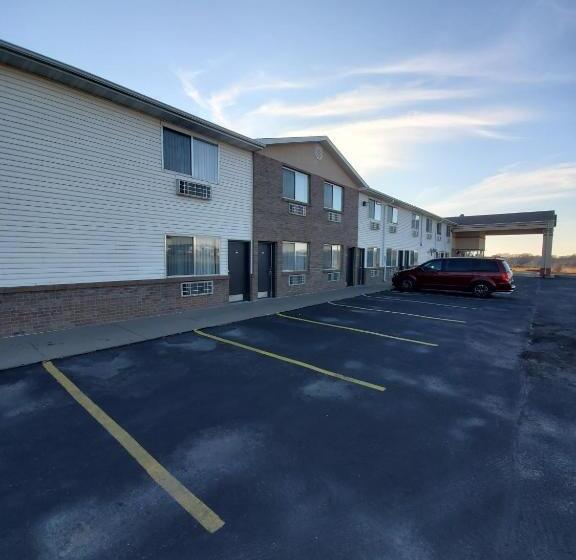 모텔 Super 7 Inn Tecumseh