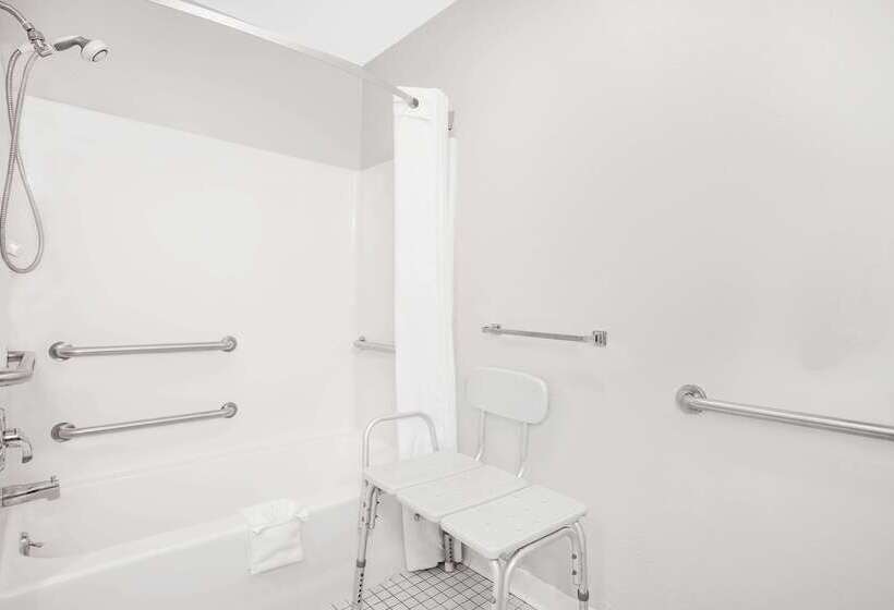 فندق على الطريق Super 8 By Wyndham Canandaigua