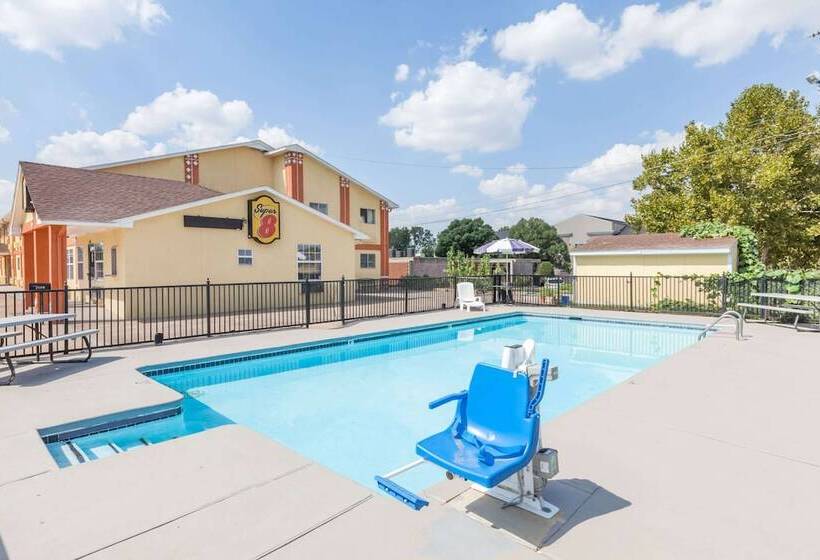 فندق على الطريق Super 8 By Wyndham Chickasha