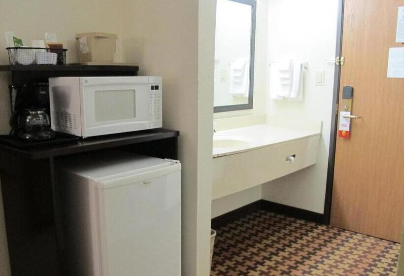 فندق على الطريق Super 8 By Wyndham Cloverdale In