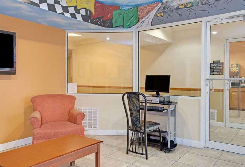 مُتل Super 8 By Wyndham Daytona Beach
