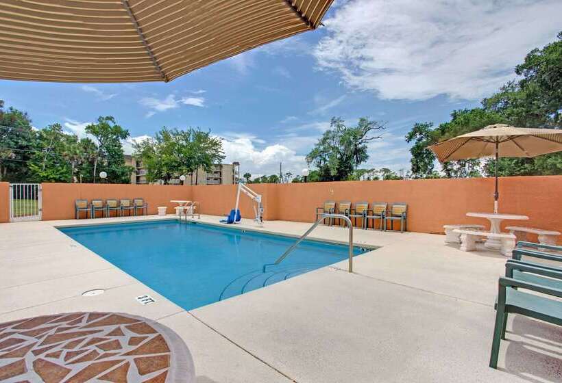 مُتل Super 8 By Wyndham Daytona Beach