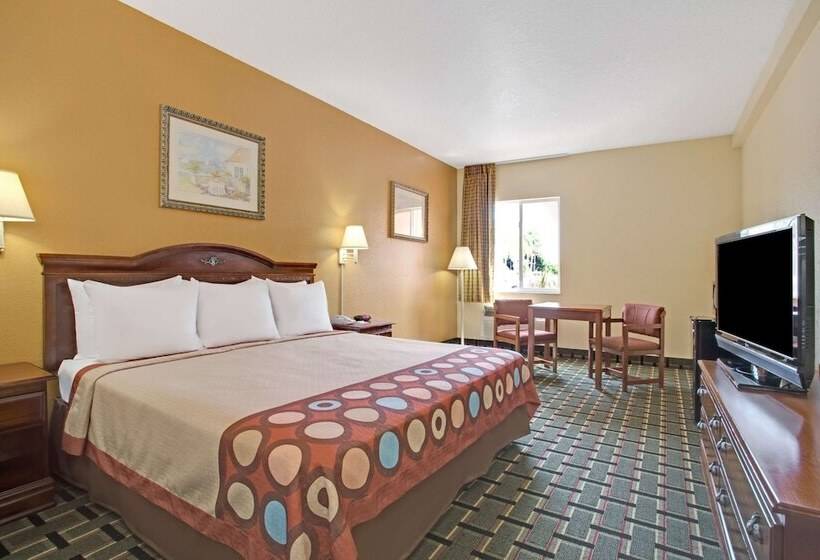 مُتل Super 8 By Wyndham Daytona Beach