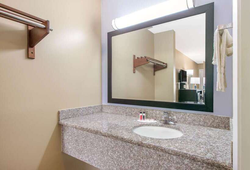 مُتل Super 8 By Wyndham Ocean Springs Biloxi