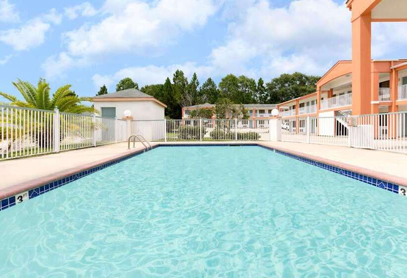 مُتل Super 8 By Wyndham Ocean Springs Biloxi