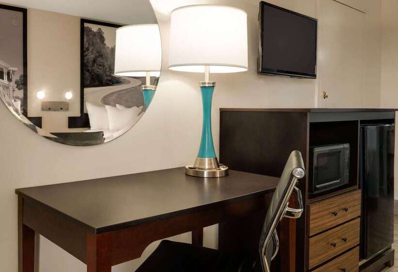 مُتل Super 8 By Wyndham Ocean Springs Biloxi