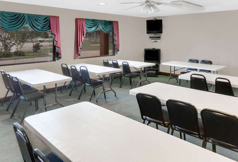 مُتل Super 8 By Wyndham Ocean Springs Biloxi