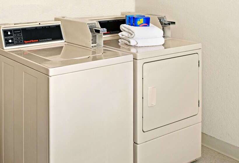مُتل Super 8 By Wyndham Omaha Eppley Airport/carter Lake