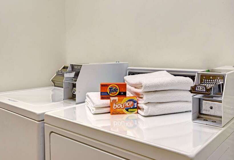 מוטל Super 8 By Wyndham Smithfield Selma