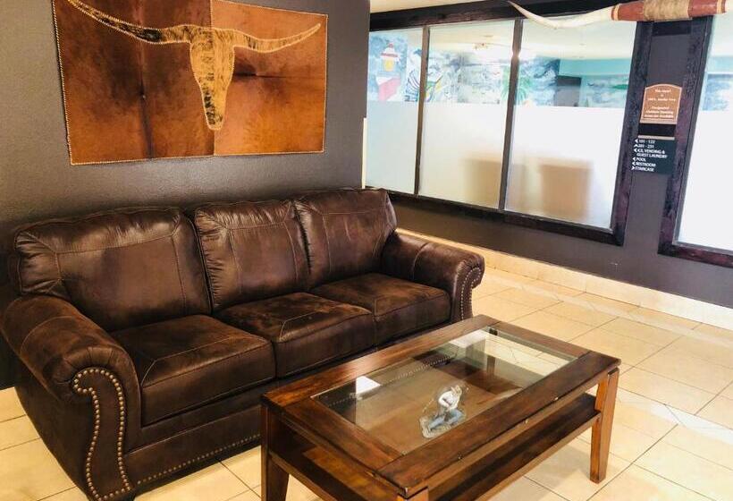 مُتل Super 8 By Wyndham Victoria/north/mall Area