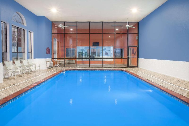 מוטל Super 8 By Wyndham White Hall