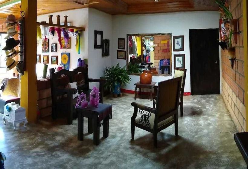 הוסטל Hostal Villa Juliana