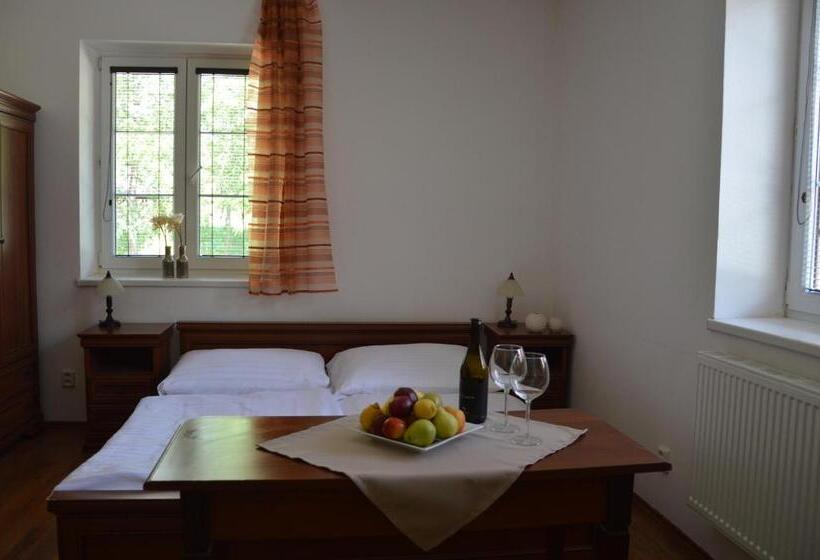 فندق Apartmány Divoký Anděl