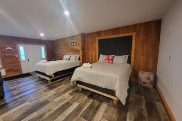 هتل Crabbe Mountain Inn