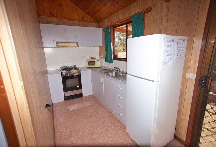 Отель Eaglehawk Holiday Park Canberra