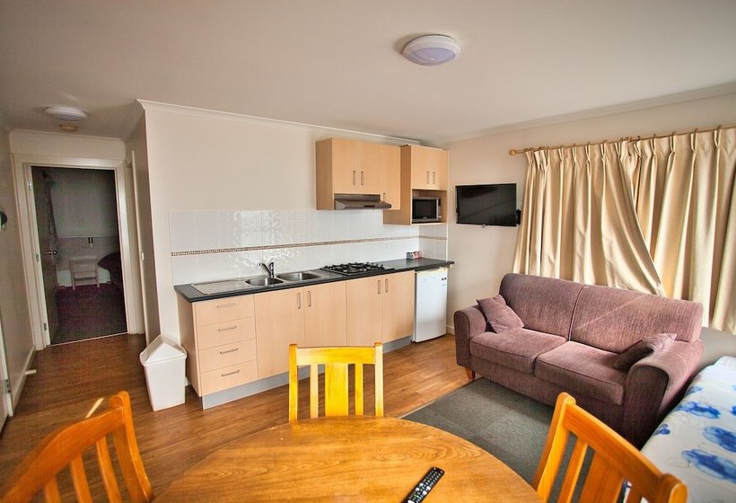 Отель Eaglehawk Holiday Park Canberra