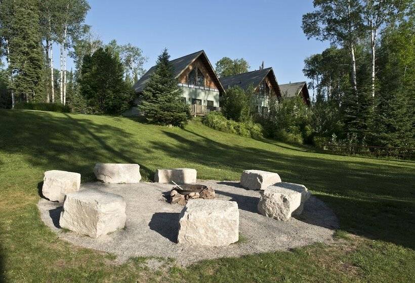 Отель Elk Lake Eco Centre