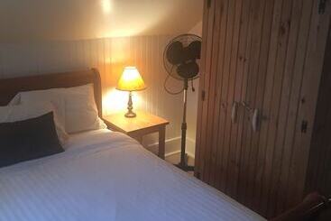 هتل Jardine's Inn