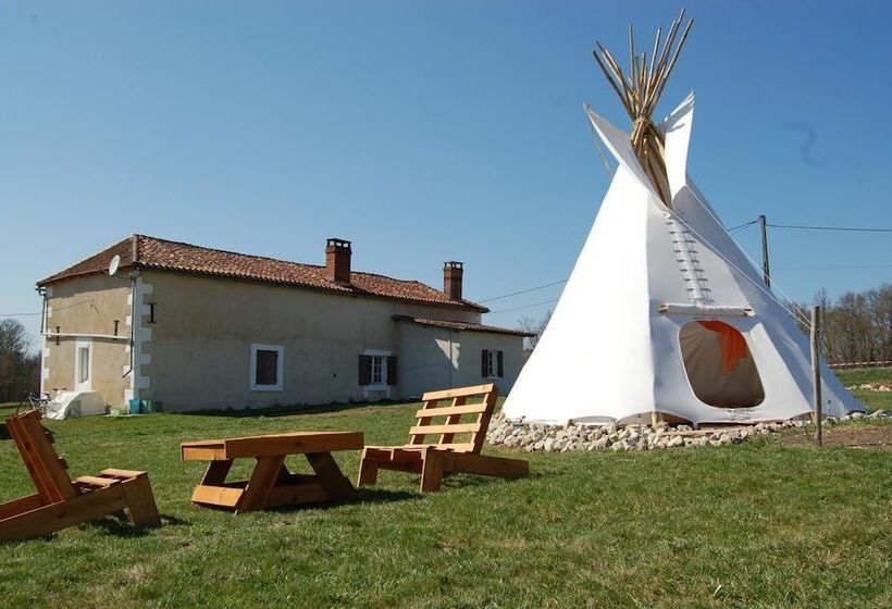 هتل Les Tipis De Bayot