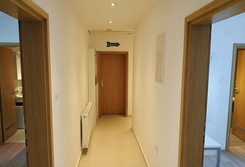 פנסיון Ad Astra House