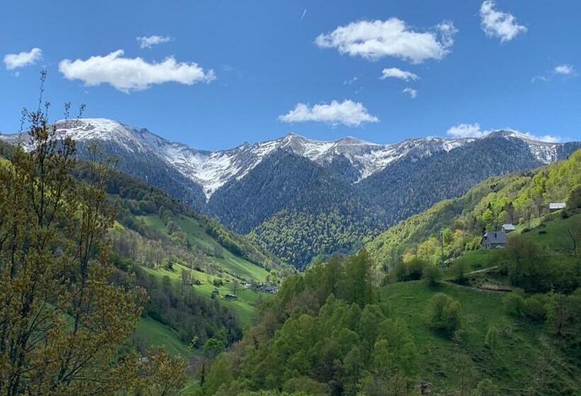 تختخواب و صبحانه La Maison D Amalaurille