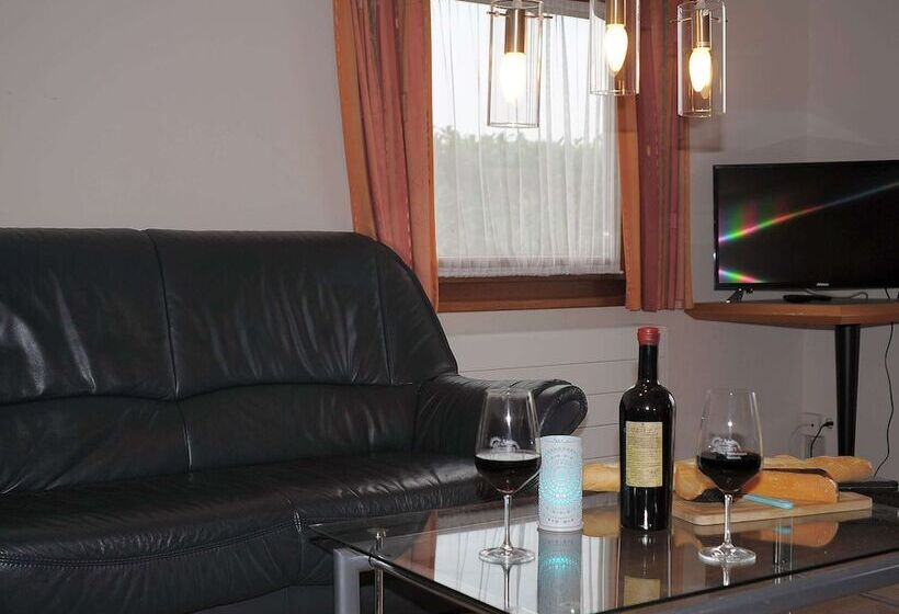 Chalet In Gerolstein With Forest