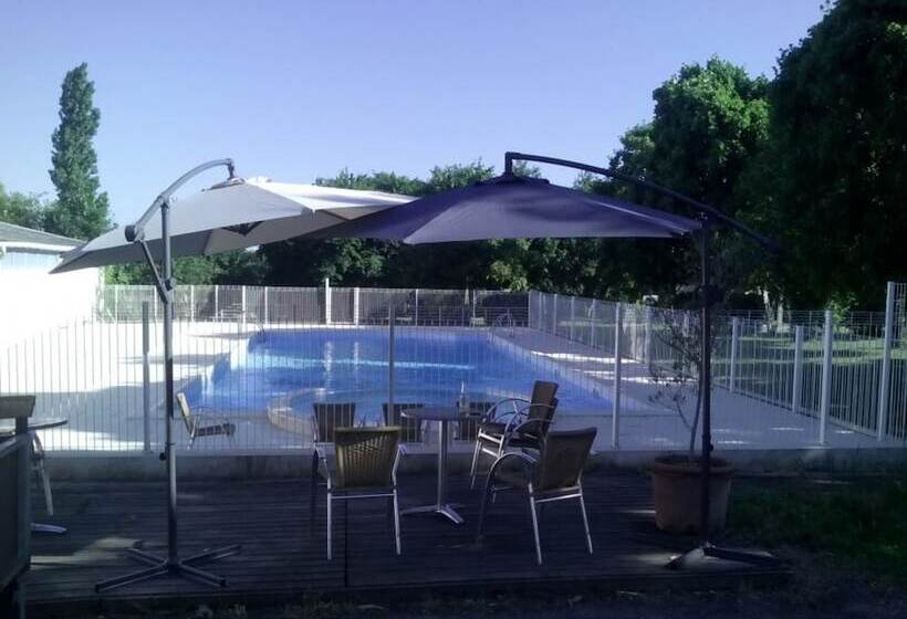 فندق Camping De Kernéjeune