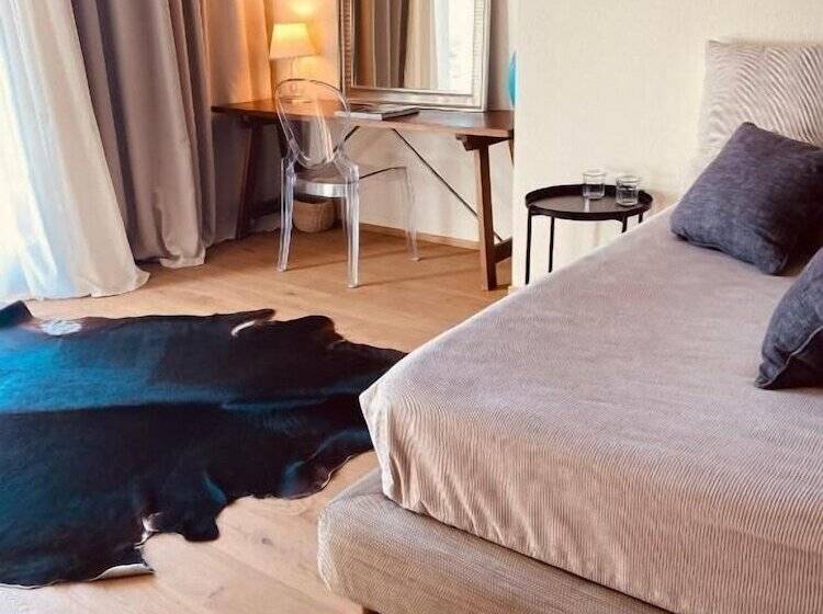 Отель De L'ours Preles
