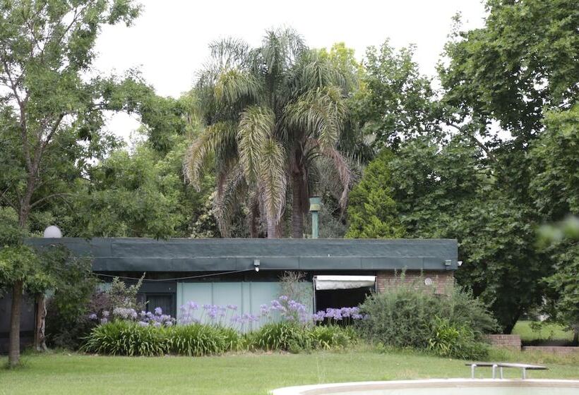 בית מלון כפרי El Retiro Polo Club