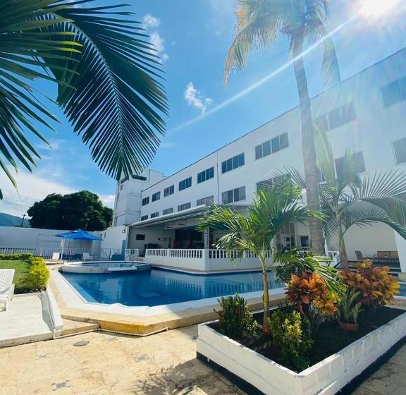 هتل Mall Santana Del Río