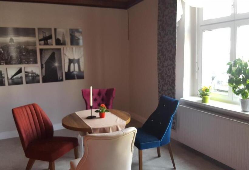 בית מלון כפרי Novel