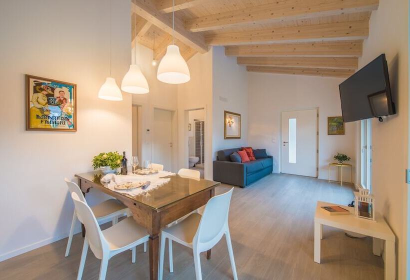 住所  La Gazza Ladra Apartments
