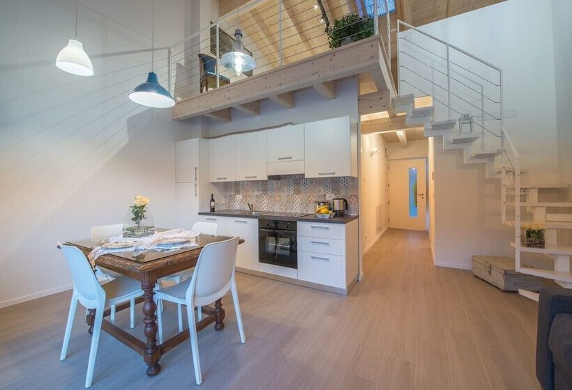 住所  La Gazza Ladra Apartments