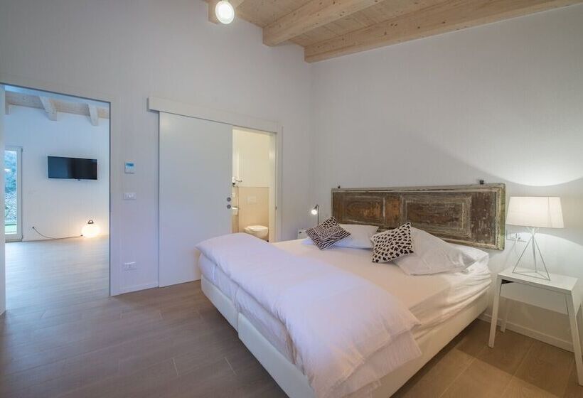Резиденция La Gazza Ladra Apartments