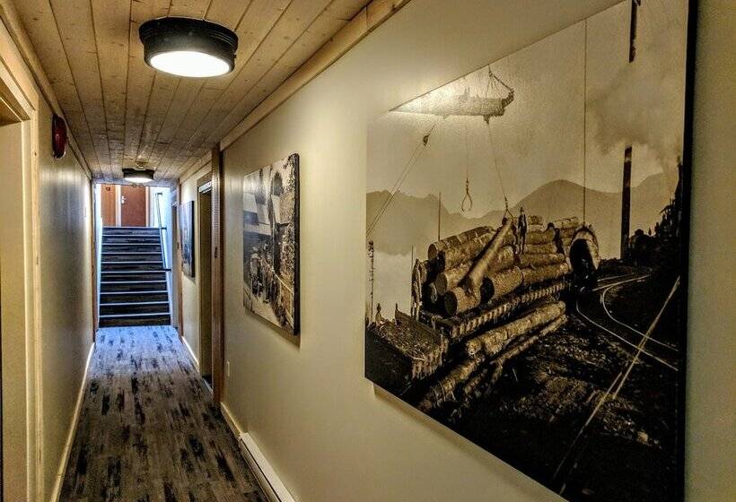 Riverside Inn