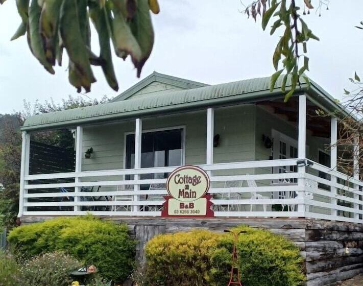 住宿加早餐  Cottage On Main